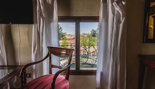 Standard Room, 1 Queen Bed