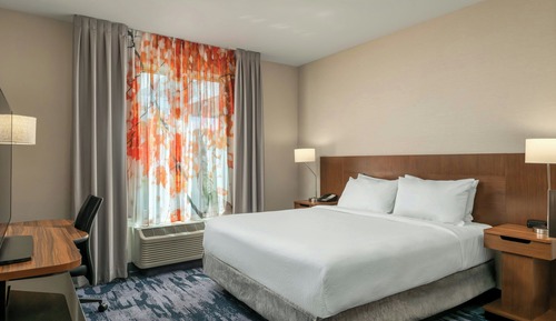 Room, 1 King Bed (Hearing Accessible)