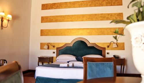Premium Apartment, 1 King Bed, Patio, Courtyard Area