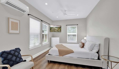 Cottage, 1 King Bed, Hot Tub, City View (215 Mistletoe- C)