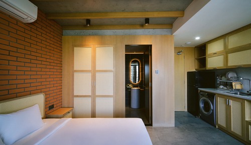 Deluxe Studio