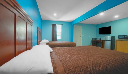 Room, 2 Queen Beds, Kitchenette