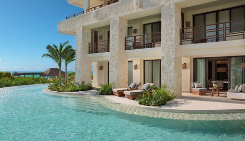 Presidential Suite Swimout Ocean Front with terrace