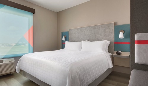Standard Room, 1 King Bed, Accessible Bathtub (Communications, Mobility)