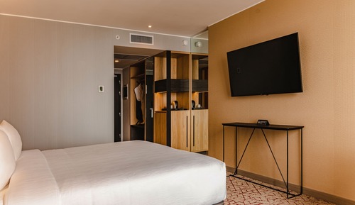 Deluxe Room, 1 King Bed (Premium, Executive Lounge access)