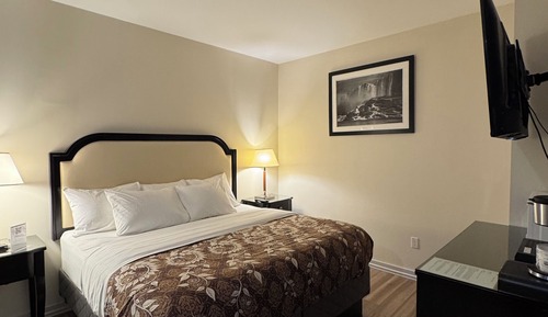 Standard Room, 1 King Bed, Non Smoking, Refrigerator & Microwave