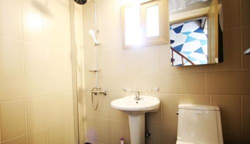 Room (Family B (Duplex))