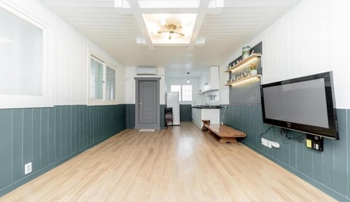Room (Celli (Family Room))