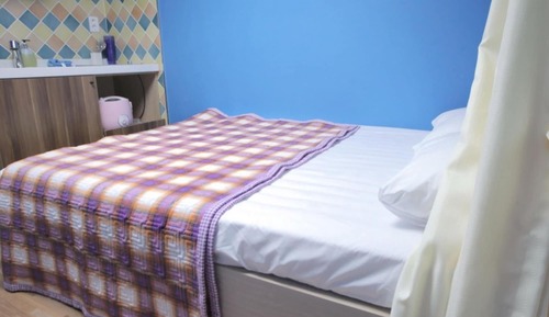 Room (Topaz 2)