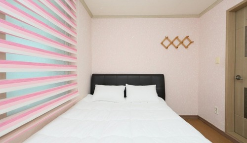 Room (Room 301 bed (room + kitchen + toilet)