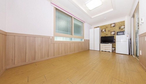 Room (Room 101 (Room + Kitchen + Toilet))
