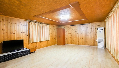 Room (Moonlight)
