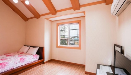 Room (107#)