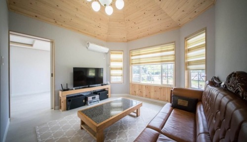 Room (132m (Unshared House))