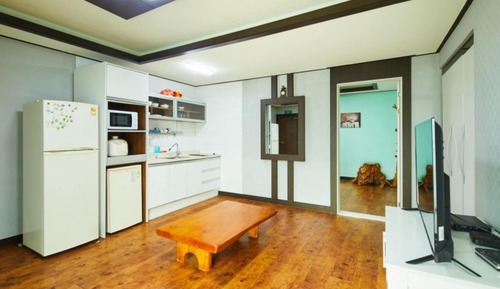 Room (Sunflower)