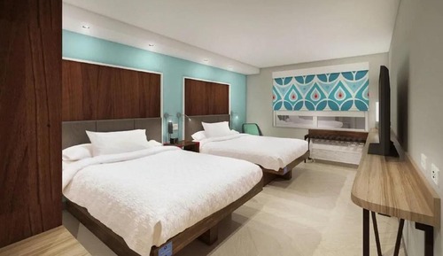 Room, 2 Queen Beds, Accessible, Bathtub
