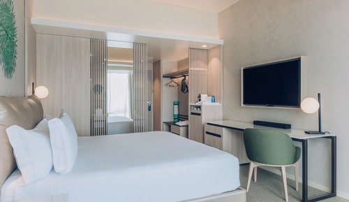 Premium Room, 1 King Bed, City View