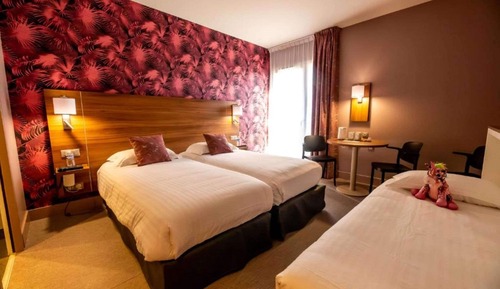 Superior Room, 1 King Bed, Non Smoking, Balcony (with Sofabed)