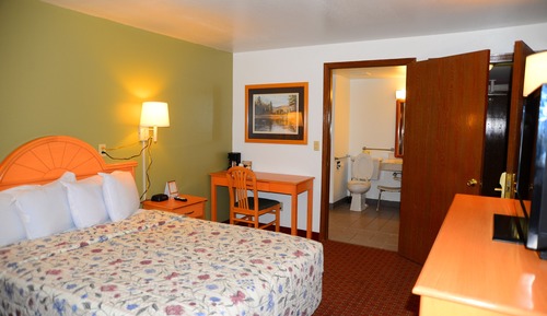 Deluxe Room, 1 Queen Bed, Accessible