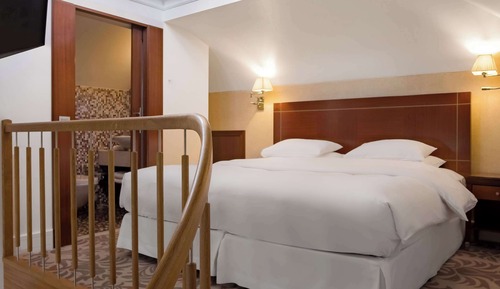 Junior Suite, 1 King Bed (King Cupola)