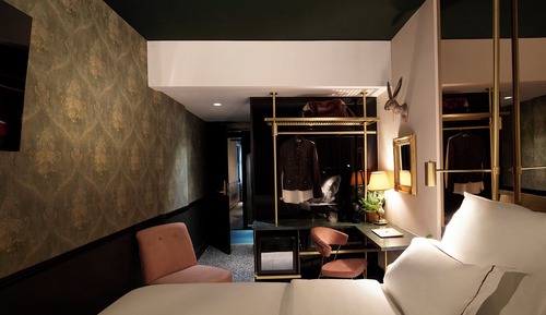 Atrium Room with balcony