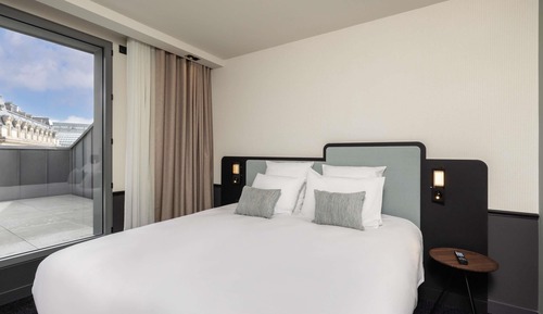Junior Suite, 1 King Bed with Sofa bed, Terrace