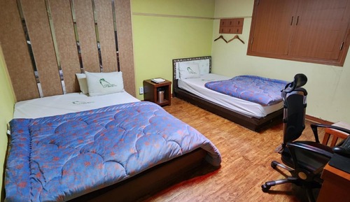 Room (Twin)