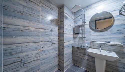 Room (VIP (SPA Bath tub Disney Plus Netflix)
