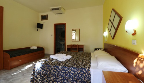 Classic Quadruple Room