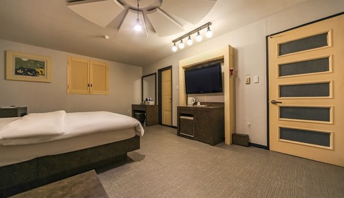 Room (Deluxe room (luxury bedding/cooling a)