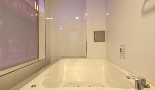 Room (VIP (billiard table))