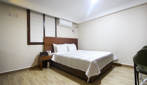 Room (Standard room (bathtub Netflix TVING )