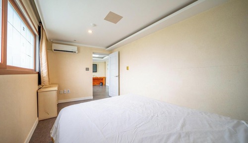 Room (Grand Room - Special Room)