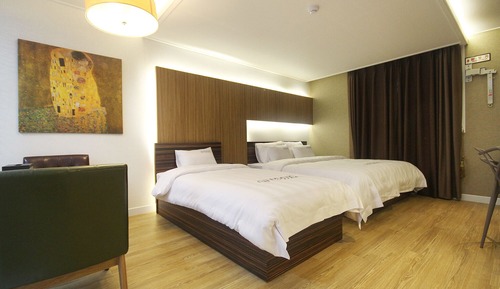 Room (Suite)