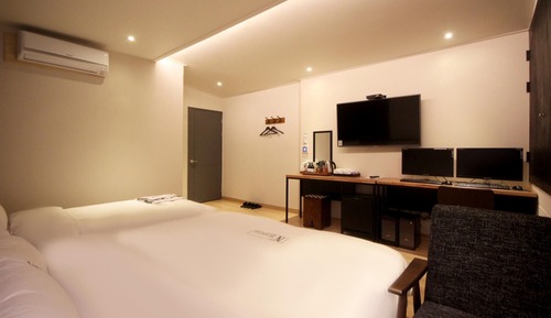 Room (Twin (Netflix available business trav)