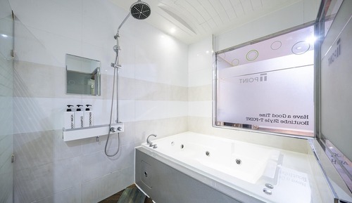 Room (Special room-room with open sky (spac)