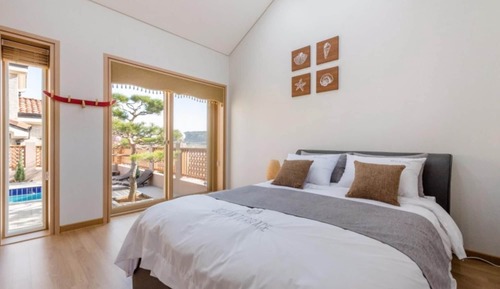 Room (Pool Villa B)