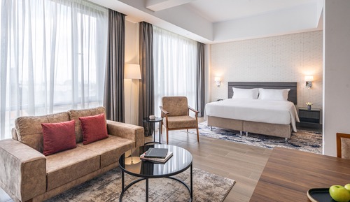 Junior Suite (1 King, High Floor)