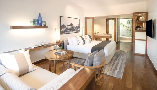 Classic Room, 1 King Bed, Courtyard View (Retreat)