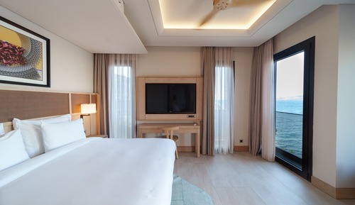 Executive Suite, 1 King Bed, Sea View