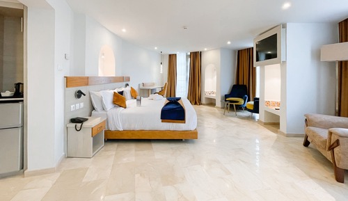 Junior Studio Suite, 1 King Bed, Non Smoking, Beach View