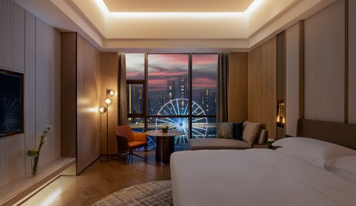 Classic Room, 1 King Bed (Ferris Wheel View)