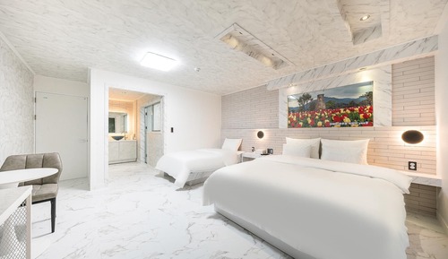 Room (Family Twin  Styler (Cancellation not)