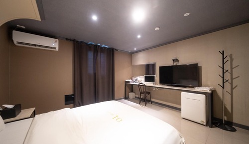 Room (Deluxe (Netflix Bathtub for Firstcome)