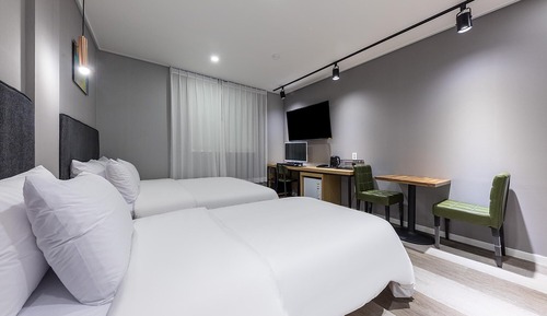 Room (Twin (OTT High Performing PC))