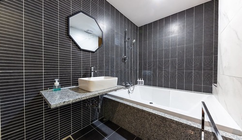 Room (Penthouse (Styler equipped Netflix & )