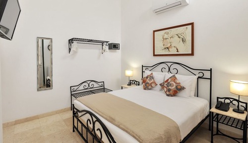Basic Double Room (Paula)