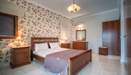 Suite (Sokratis)