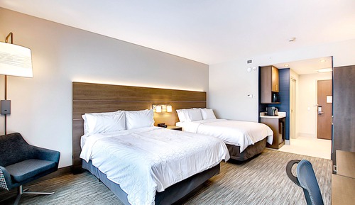 Standard Room, 1 King Bed, Roll-in Shower (Communications Accessible)
