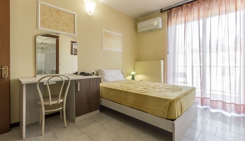 Single Room, Balcony